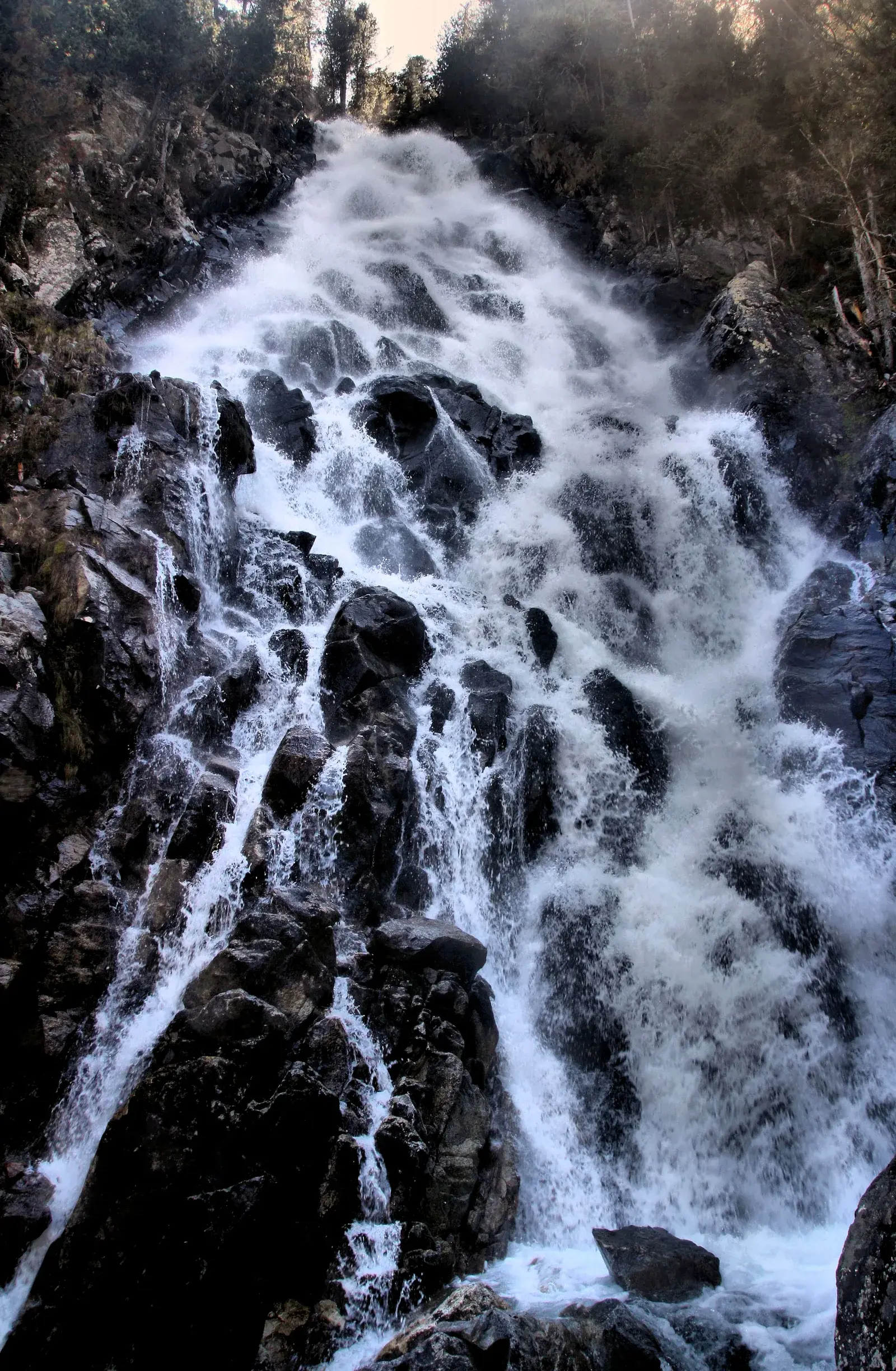 Cascada del Gerber, salto de agua de 125 metros junto al Port de la Bonaigua