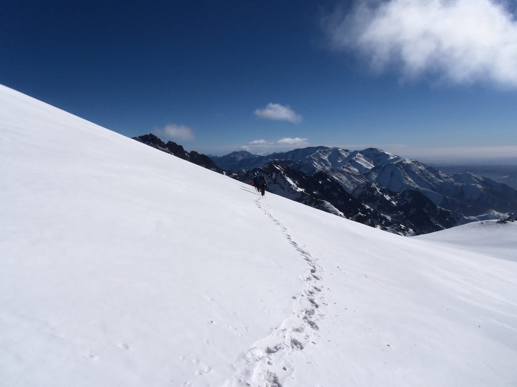 Cresta del Ouanoukrim en el macizo del Toubkal, Alto Atlas