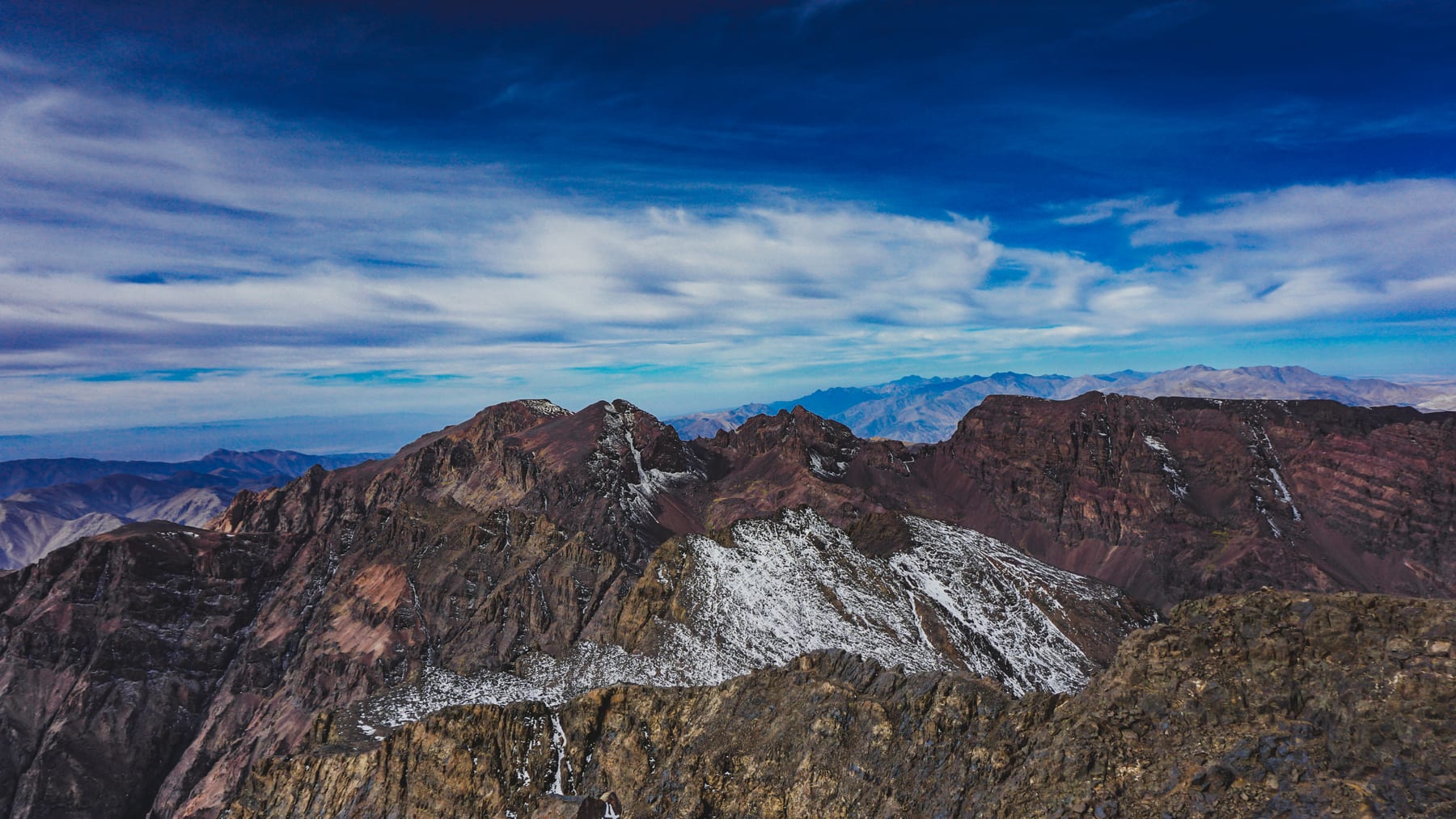 Cumbres del macizo del Toubkal con neveros