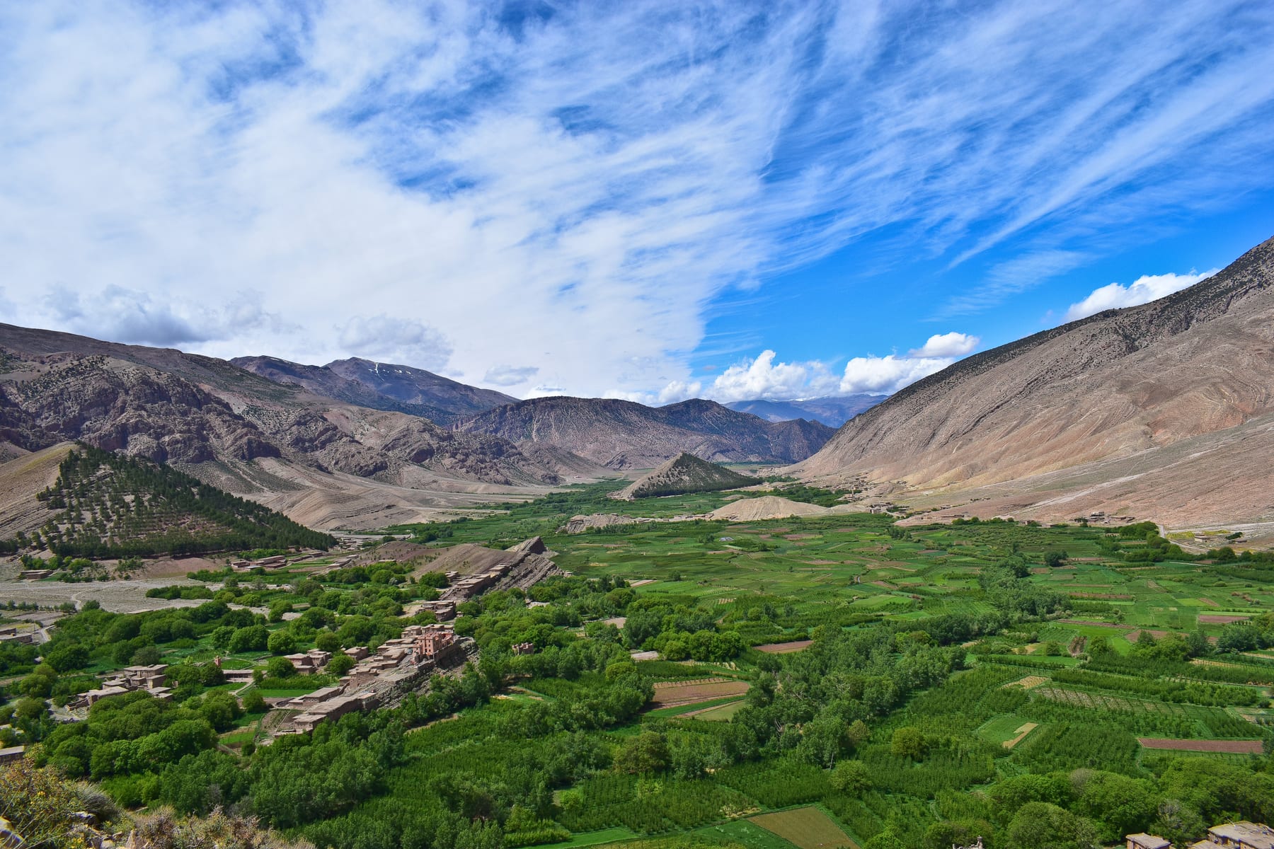 Valle verde de Aït Bougmez en el Atlas central